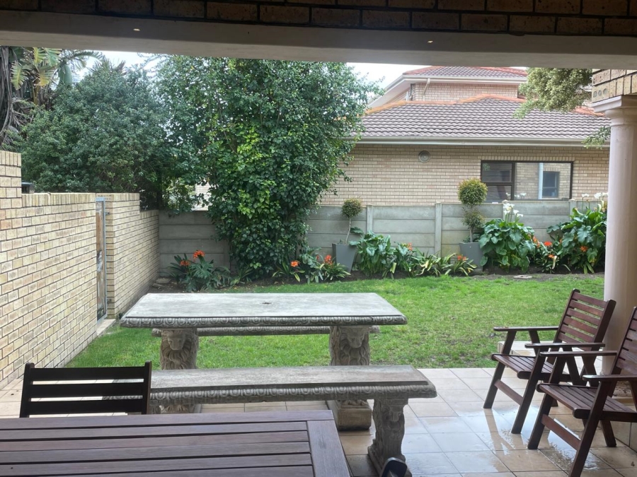 To Let 5 Bedroom Property for Rent in Diaz Beach Western Cape